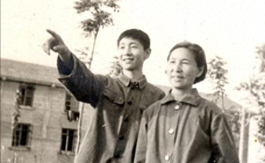 查分后的沉默,那个男生把三年的青春都咽下去了? 查分后的沉默,那个男生把三年的青春都咽下去了?